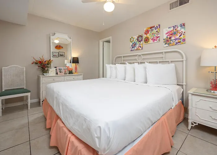 Apartment Island Winds East 703